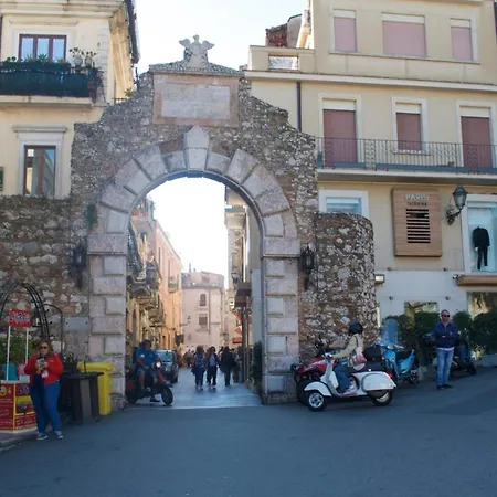 アパート Central Apartment Taormina *